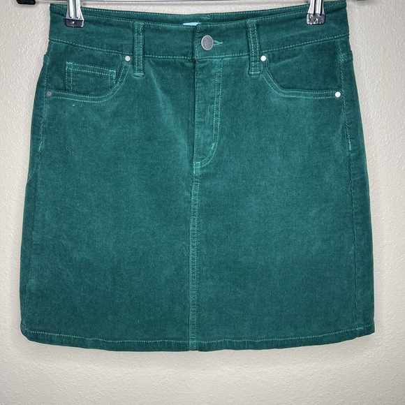 Market & Spruce Dresses & Skirts - Market & Spruce Women's Green Corduroy 5 Pocket Stretch Mini Skirt Size 4